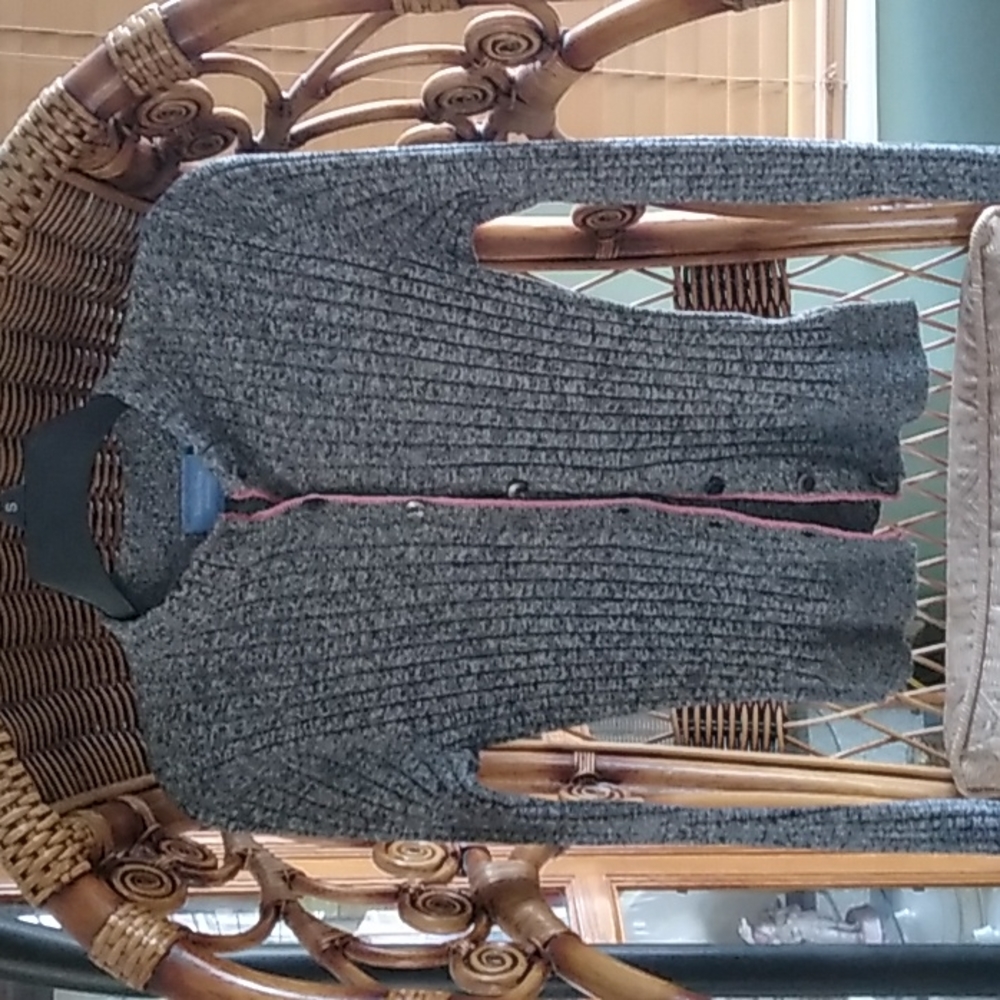 Short Simply Vera gray sweater with pink trim down the front